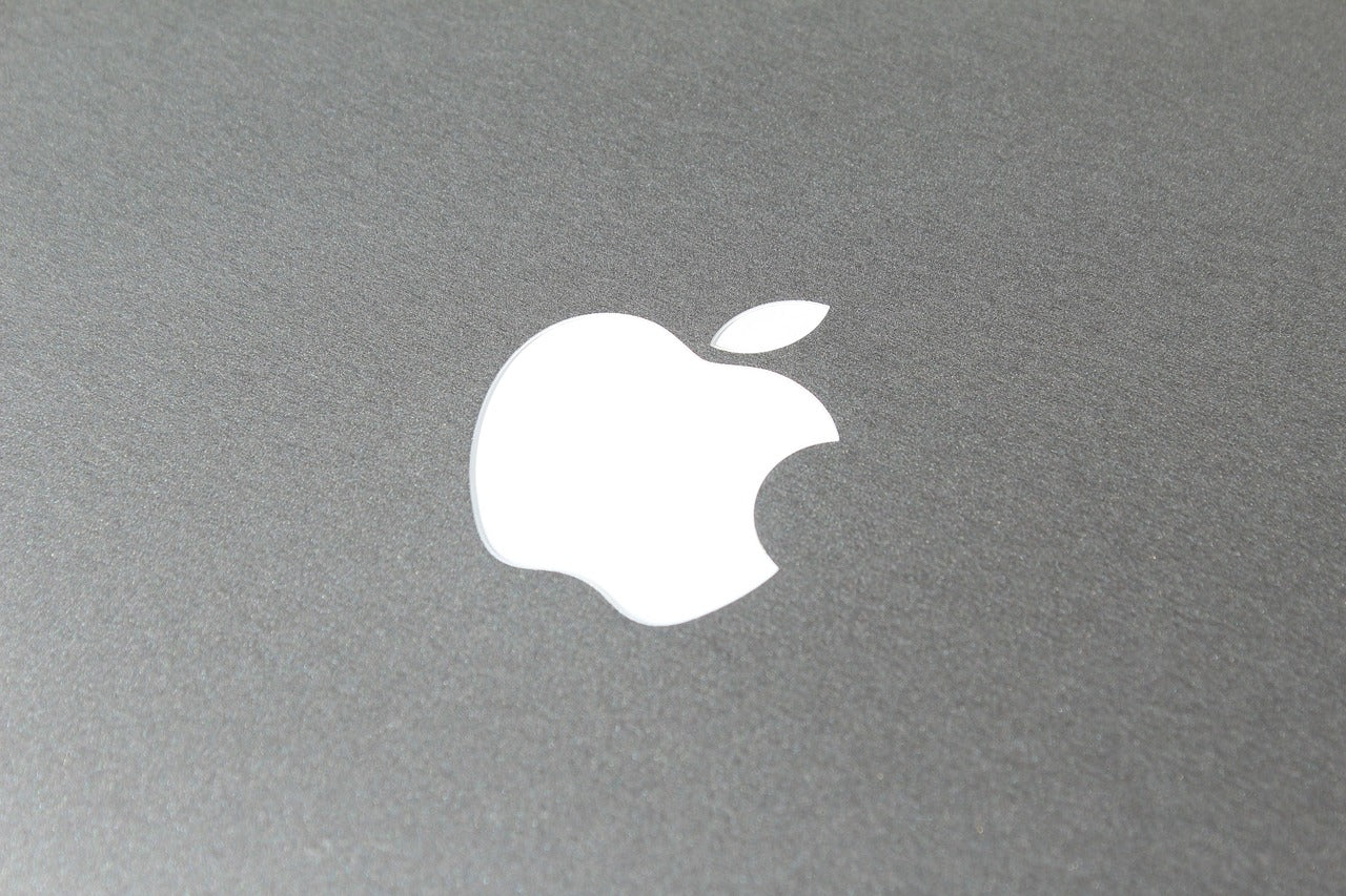 How to Choose Between Refurbished MacBook Air vs MacBook Pro