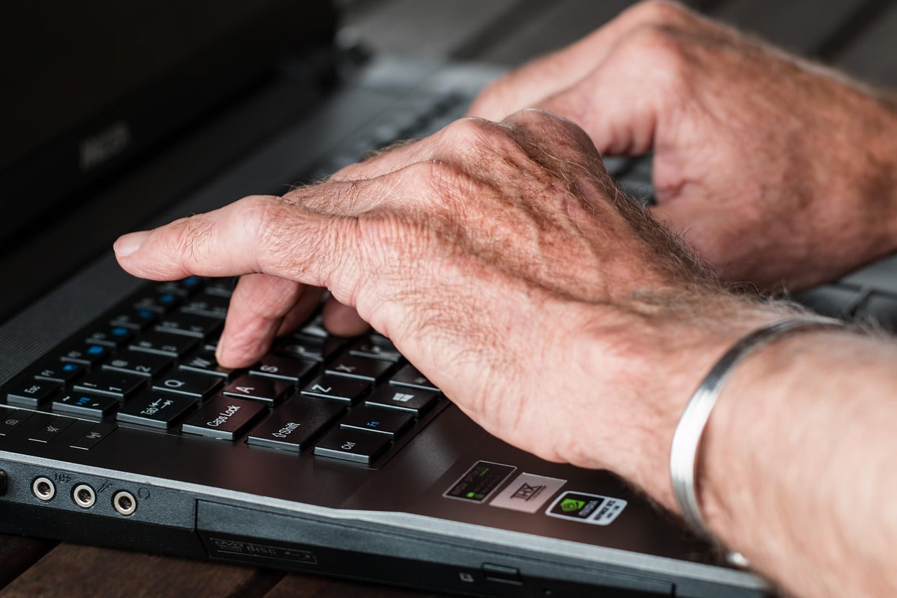 Is It Safe to Buy a 2-3 Year Old Laptop in 2025? (Spoiler: Yes)